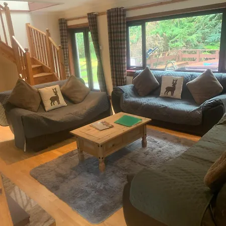 Captivating 5-Bed Cottage With Private Hot Tub Spean Bridge Exterior photo