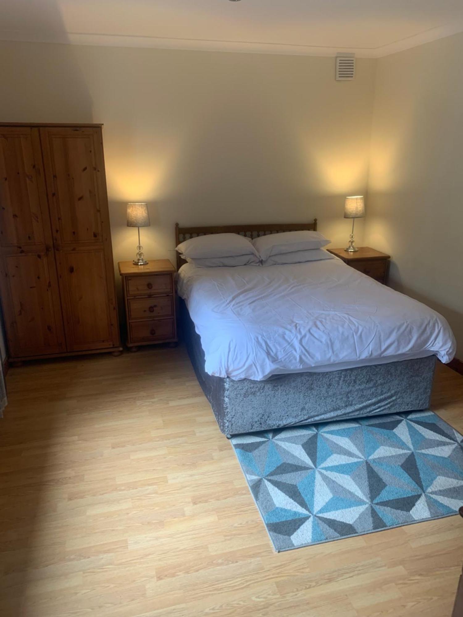 Holiday home Captivating 5-bed With Private Hot Tub *