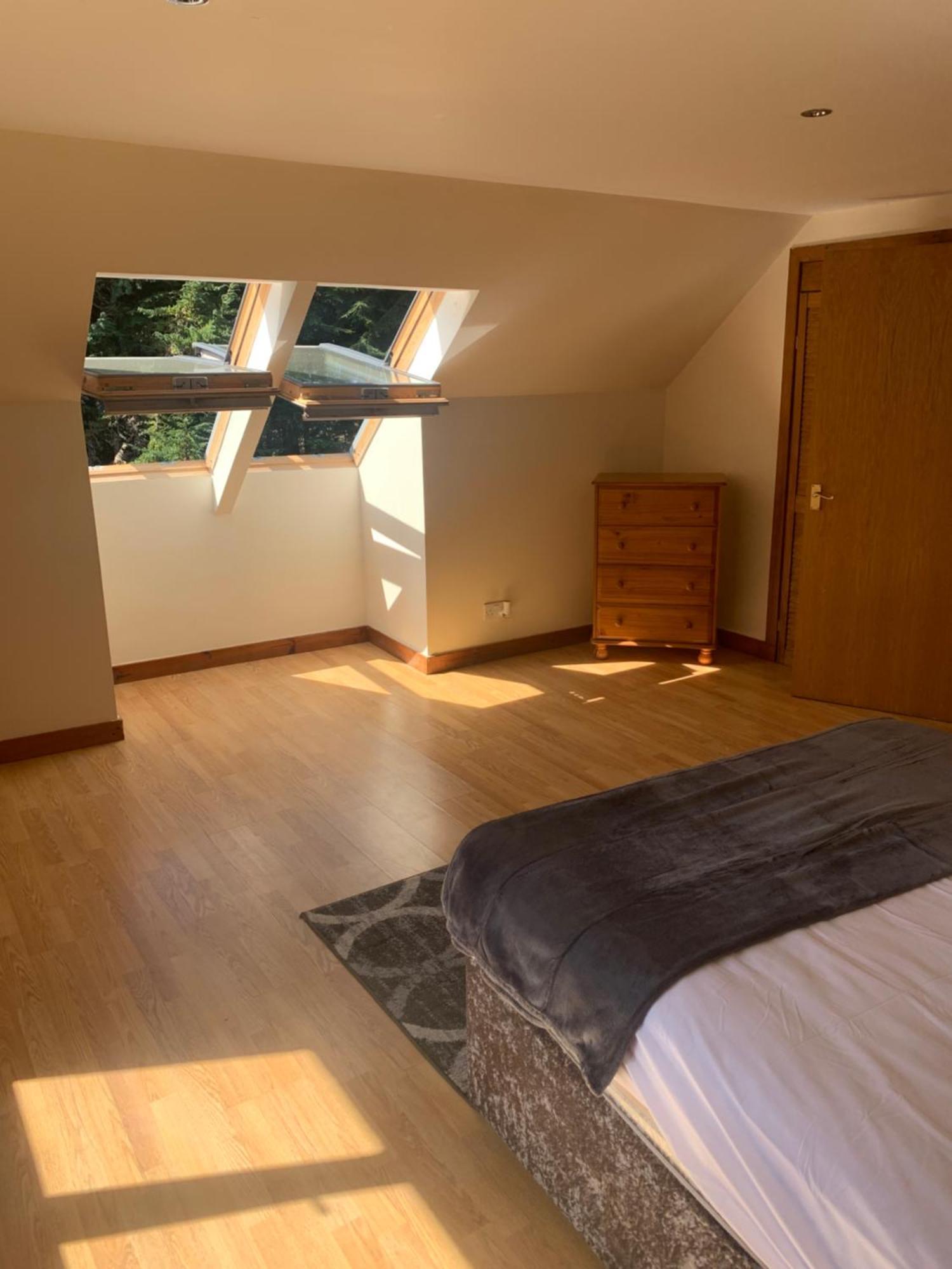 Captivating 5-bed With Private Hot Tub Holiday home Spean Bridge
