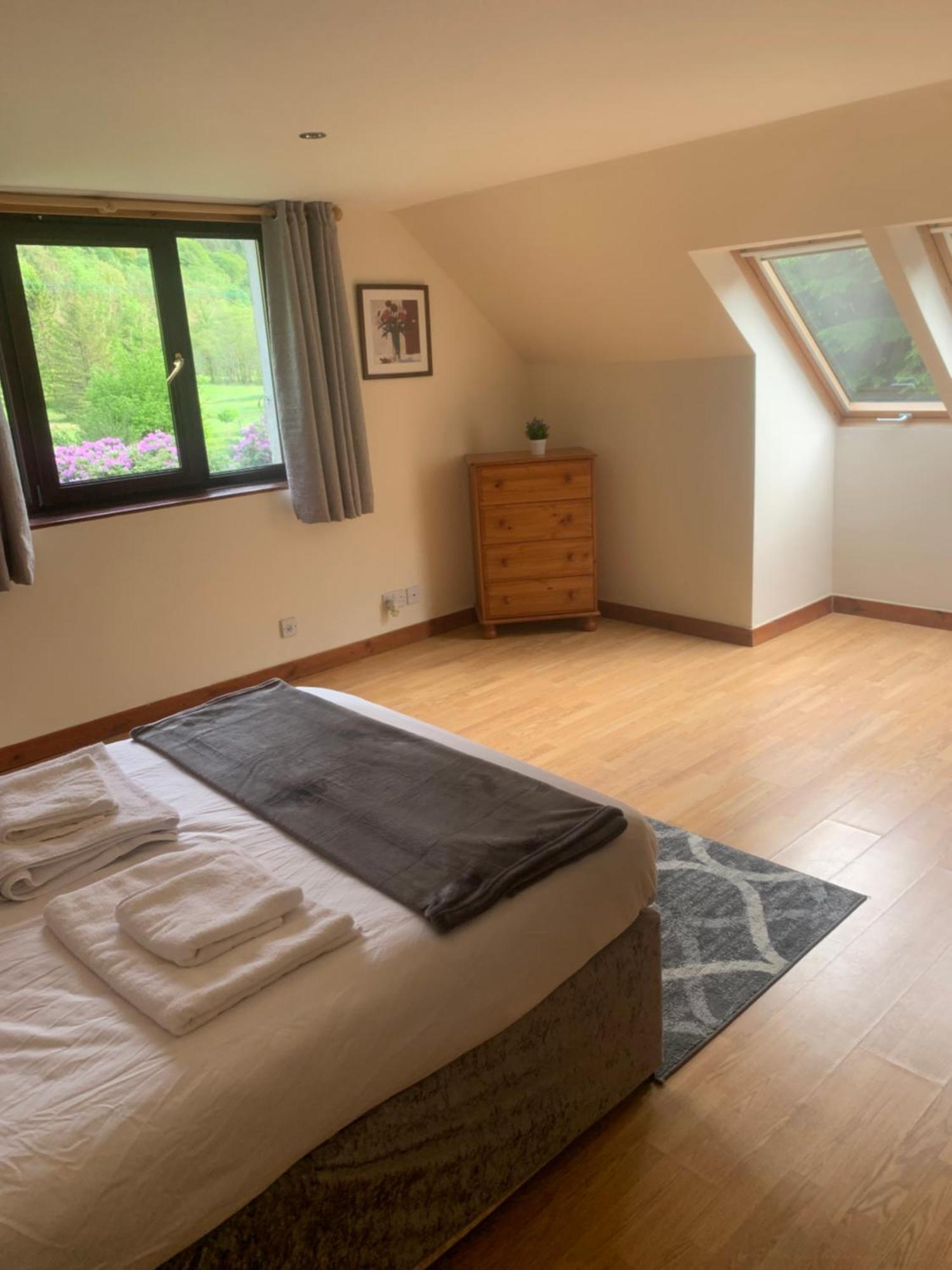 Holiday home Captivating 5-bed With Private Hot Tub *