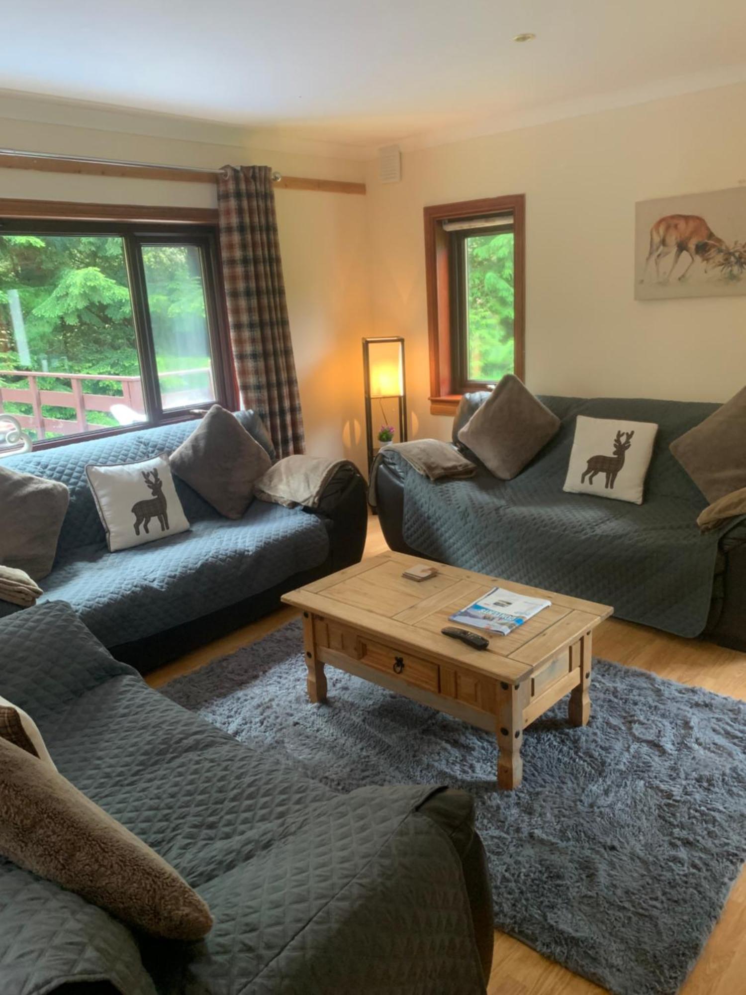 Captivating 5-bed With Private Hot Tub *